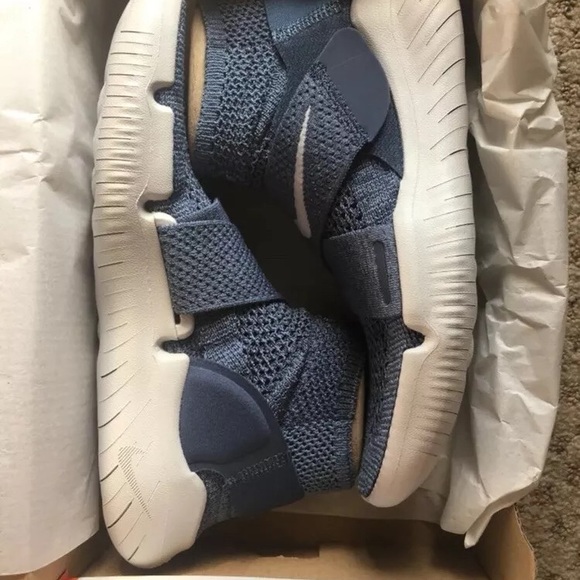 Women’s Nike Free RN Motion Flyknit 2018 - Picture 3 of 4